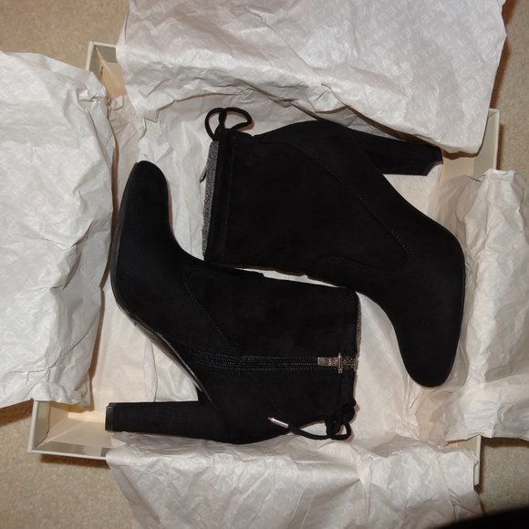 Marc Fisher Black Ankle Boots Size 6 - Picture 2 of 9